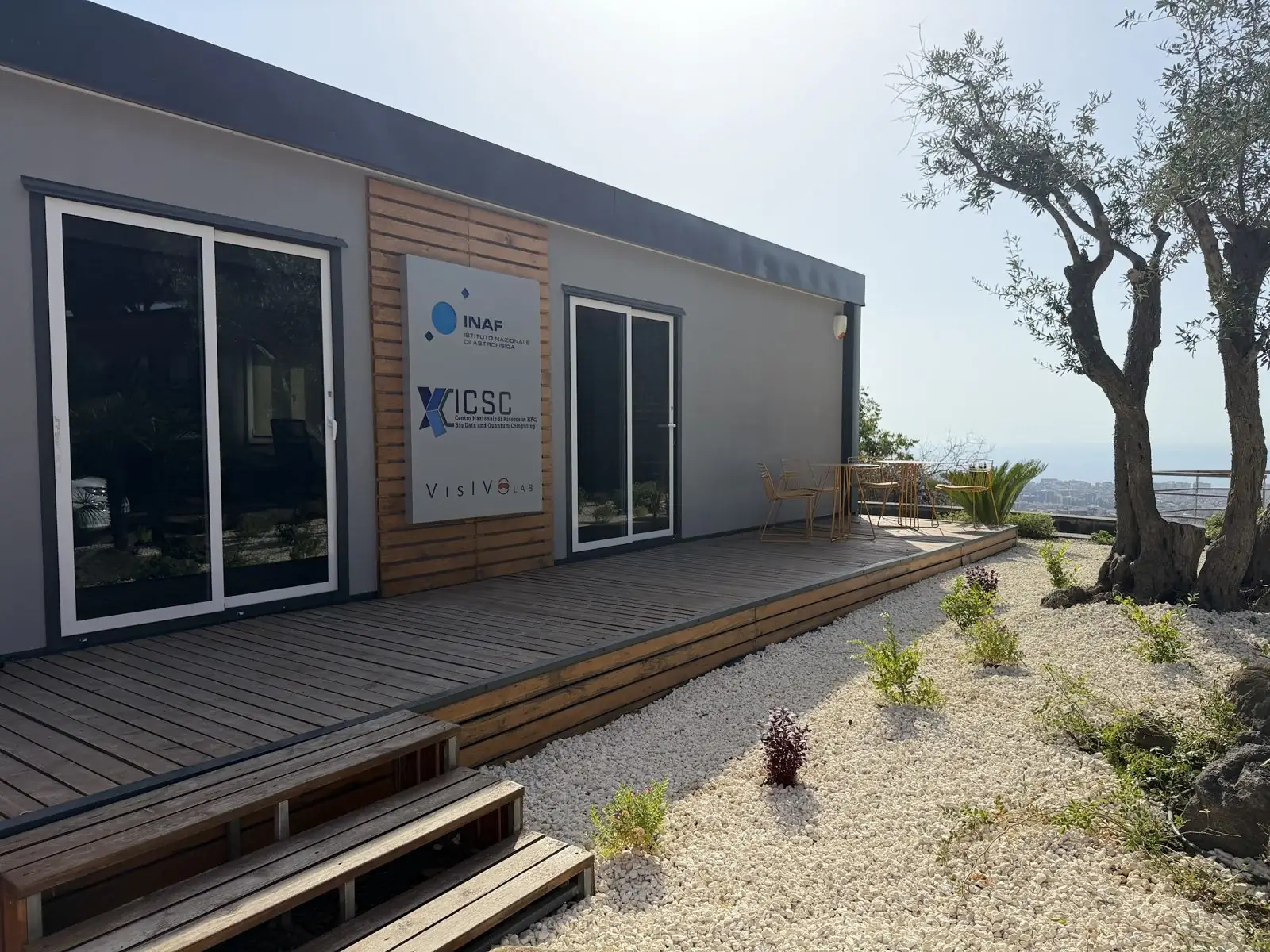 The VisIVO LAB pavilion seen from the garden.